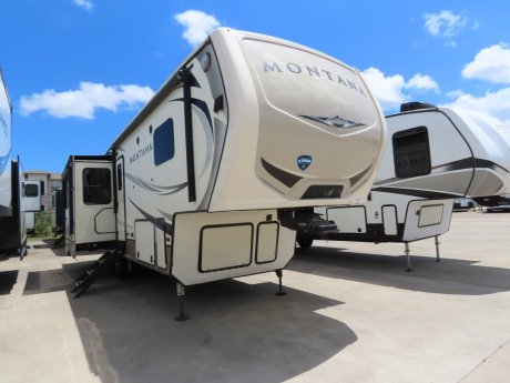2018 Keystone Montana 3121RL  Fifth Wheel