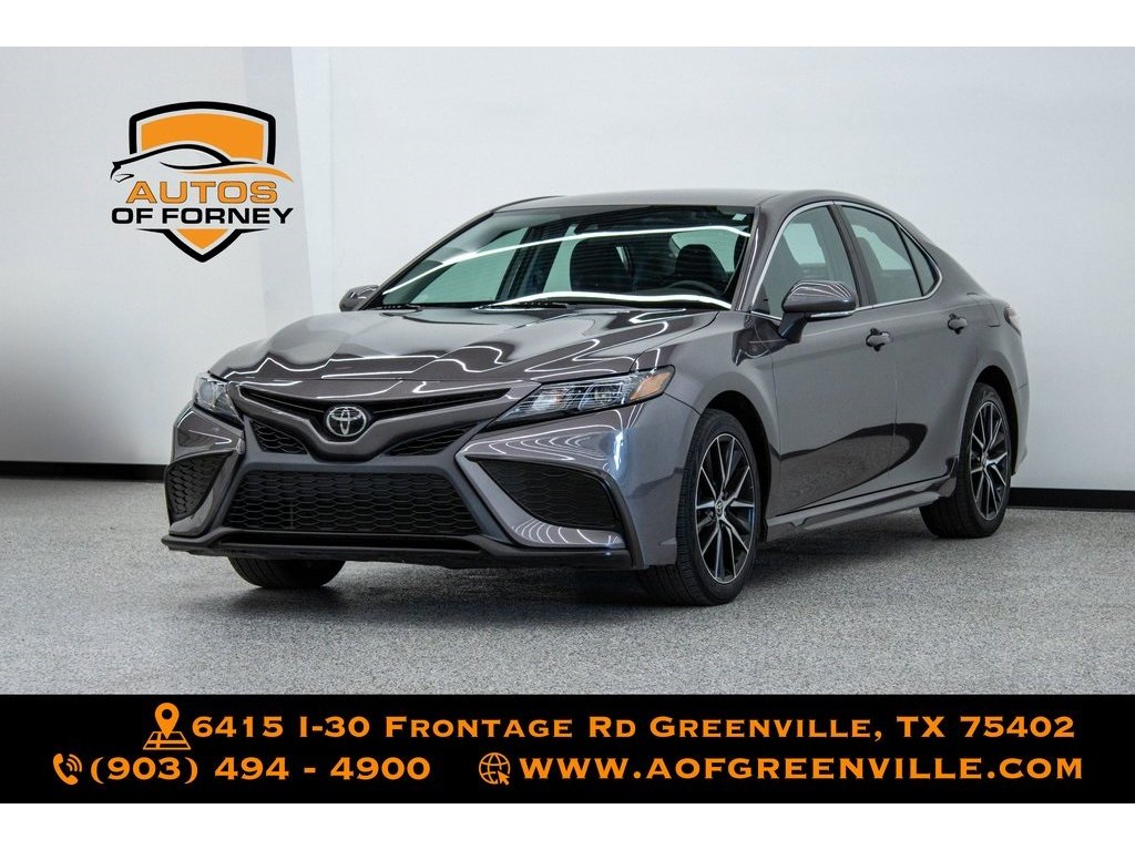 2023 Toyota Camry SE's photo