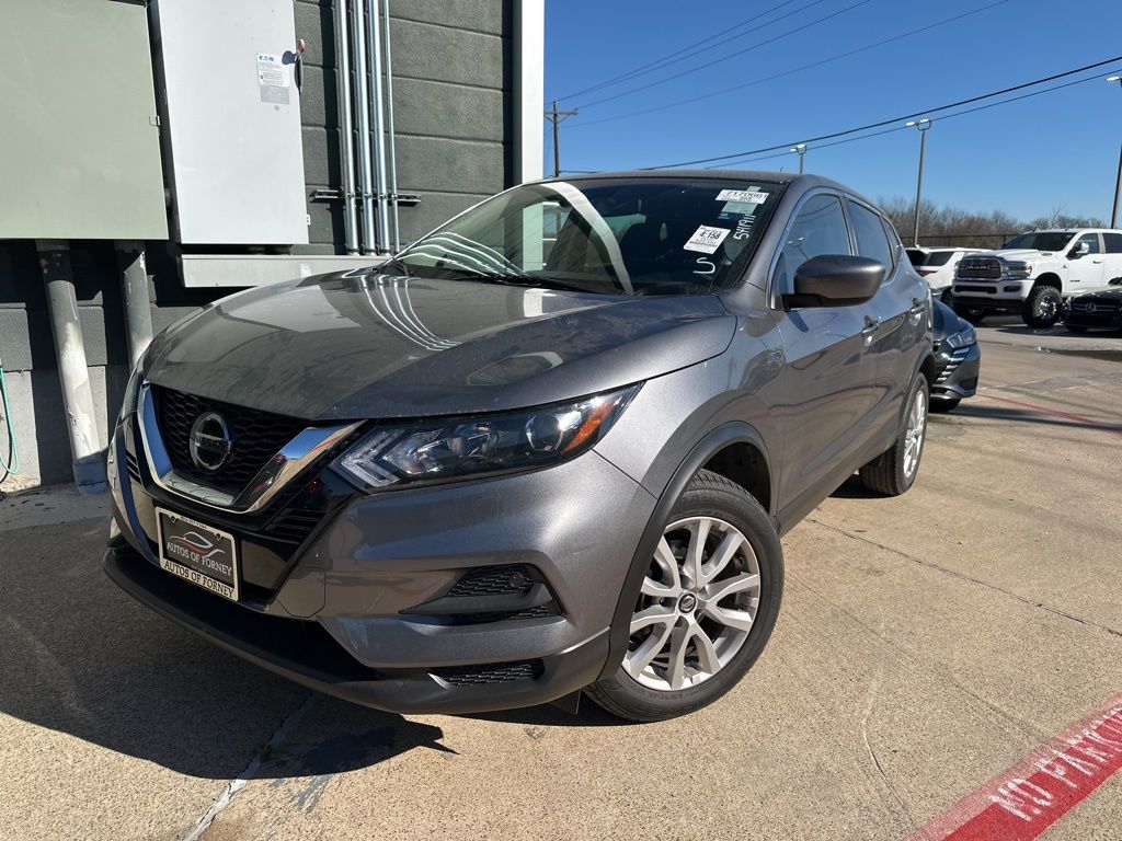 2022 Nissan Rogue Sport S's photo