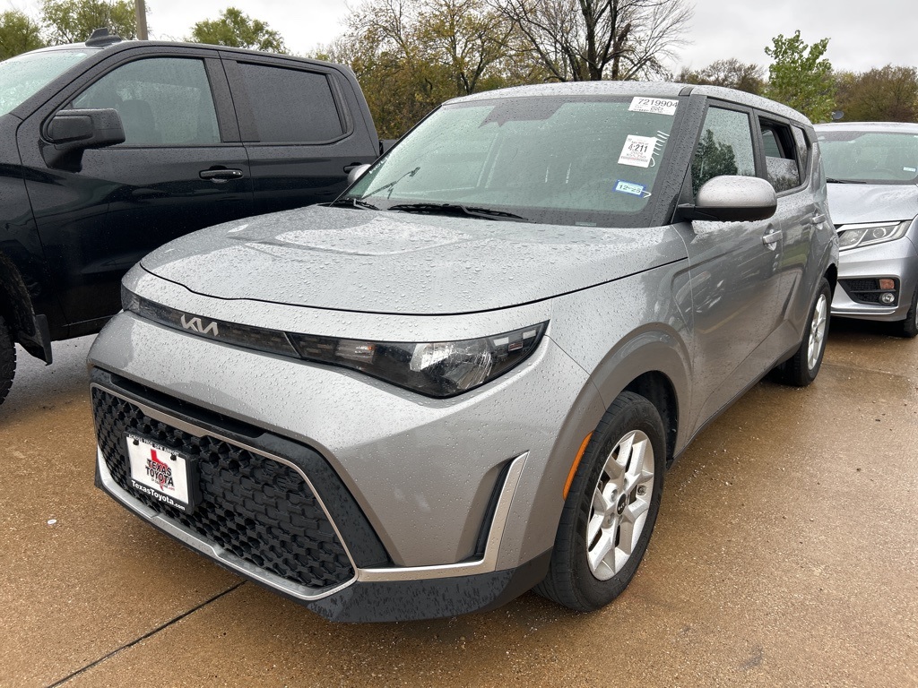 2024 Kia Soul LX's photo