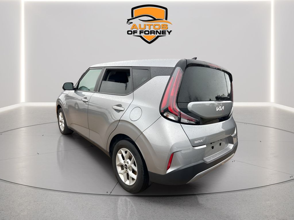 2024 Kia Soul LX - Photo 2