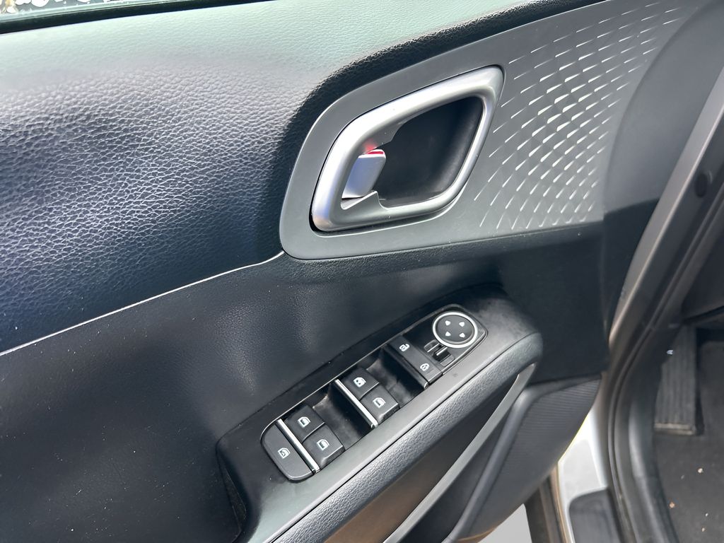 2024 Kia Soul LX - Photo 6
