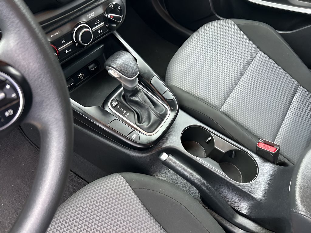 2024 Kia Soul LX - Photo 11