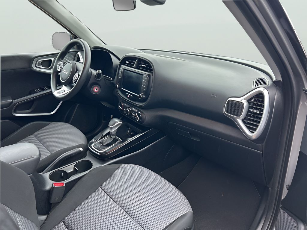 2024 Kia Soul LX - Photo 13