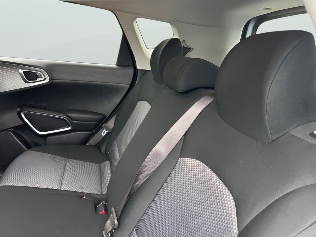 2024 Kia Soul LX - Photo 17