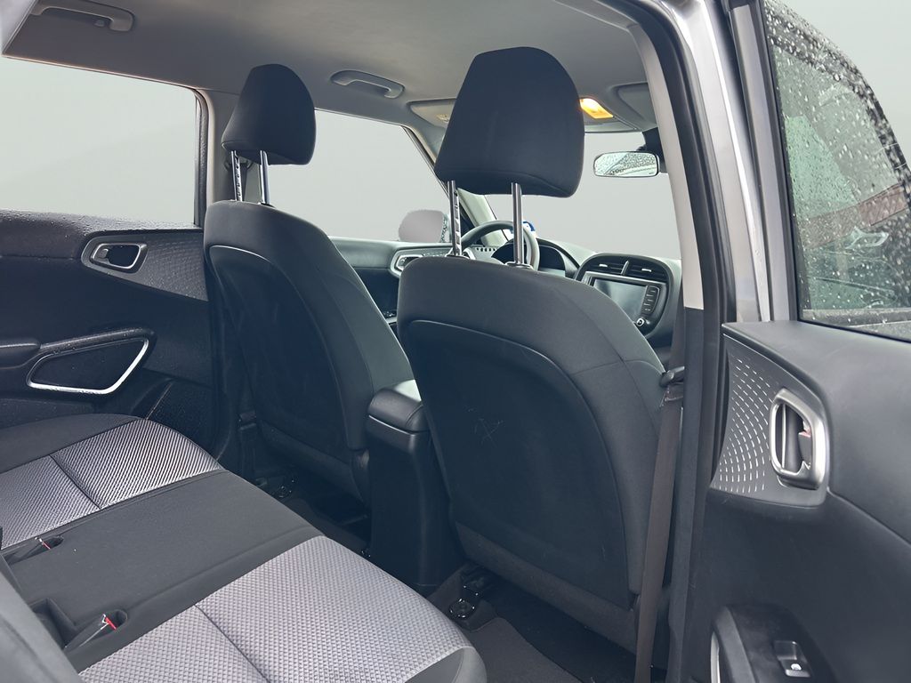 2024 Kia Soul LX - Photo 18