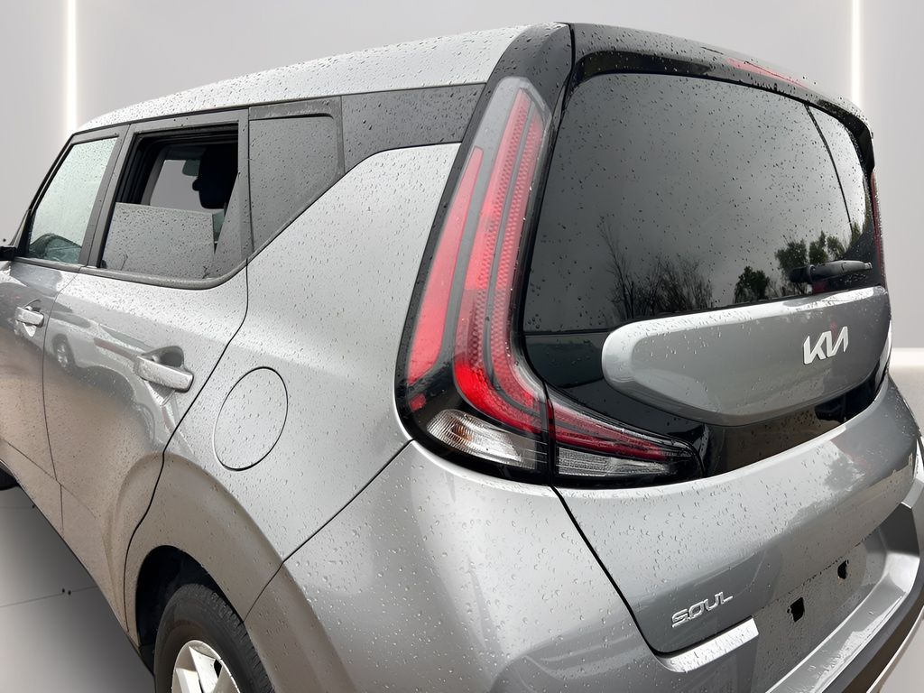 2024 Kia Soul LX - Photo 22