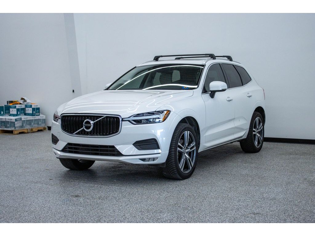 2021 Volvo XC60 Momentum's photo