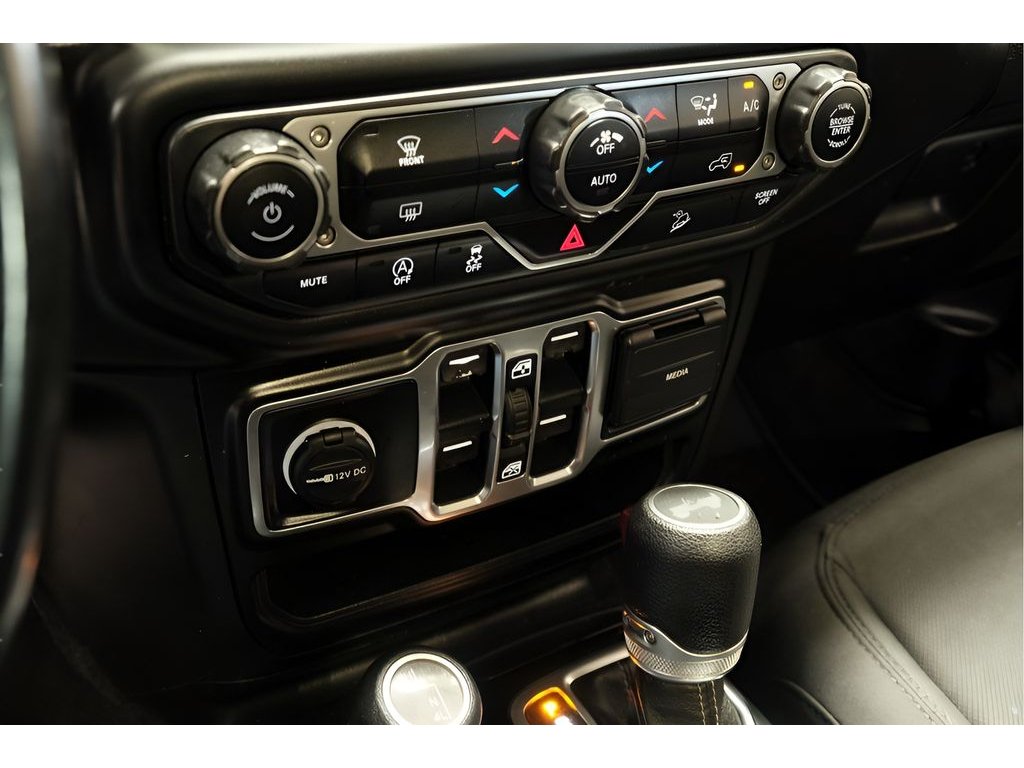 2020 Jeep Wrangler Unlimited Sahara - Photo 17