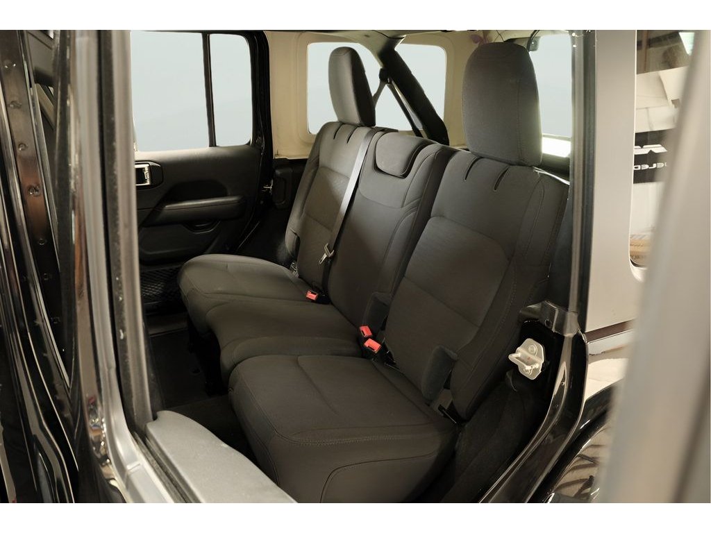 2020 Jeep Wrangler Unlimited Sahara - Photo 22