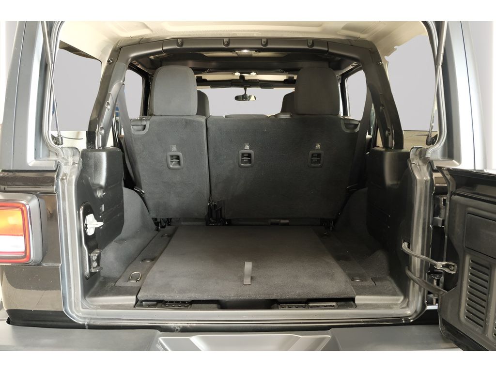 2020 Jeep Wrangler Unlimited Sahara - Photo 29