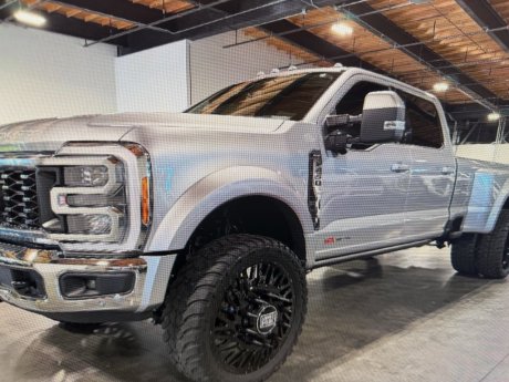 2023 Ford Super Duty F-450 DRW Lariat 