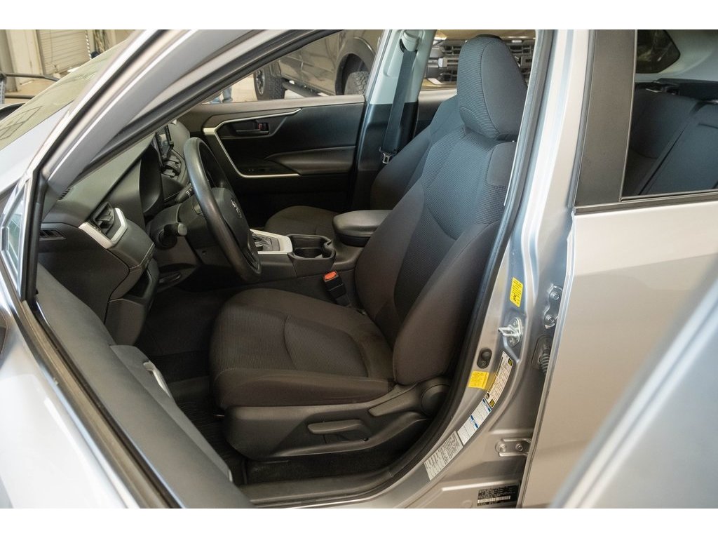 2021 Toyota RAV4 Hybrid LE photo 8