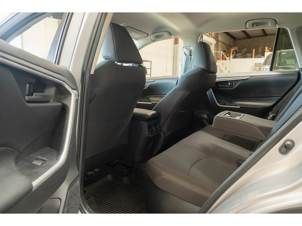 2021 Toyota RAV4 Hybrid LE photo 11