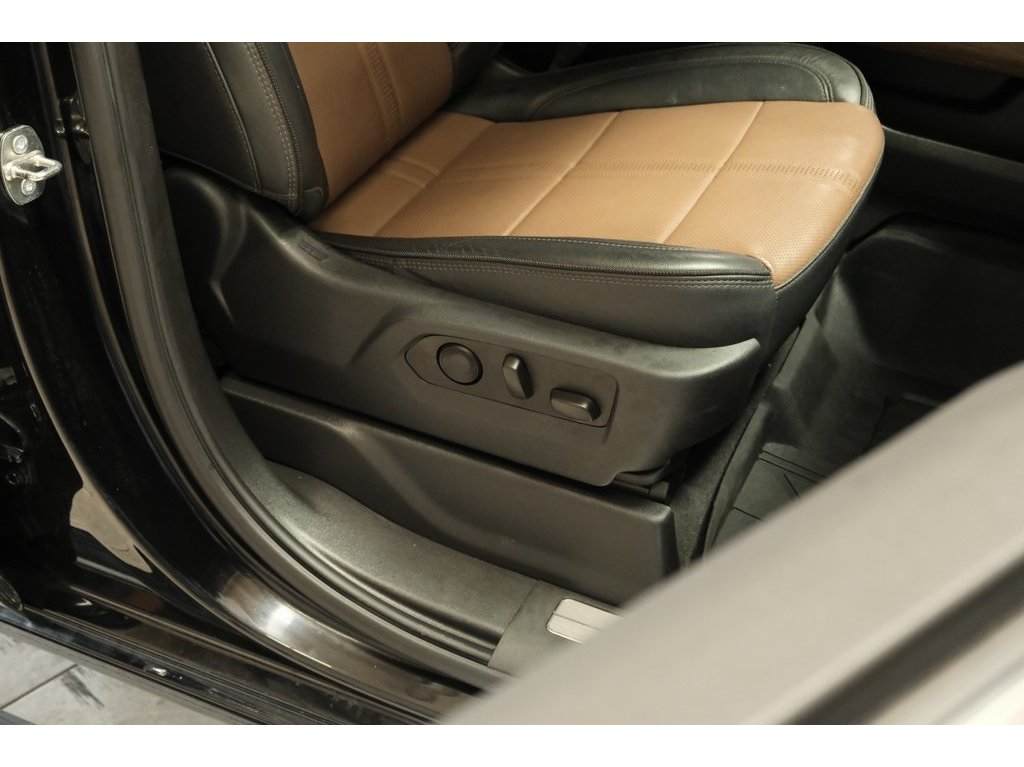 2023 Chevrolet Silverado 1500 High Country photo 17