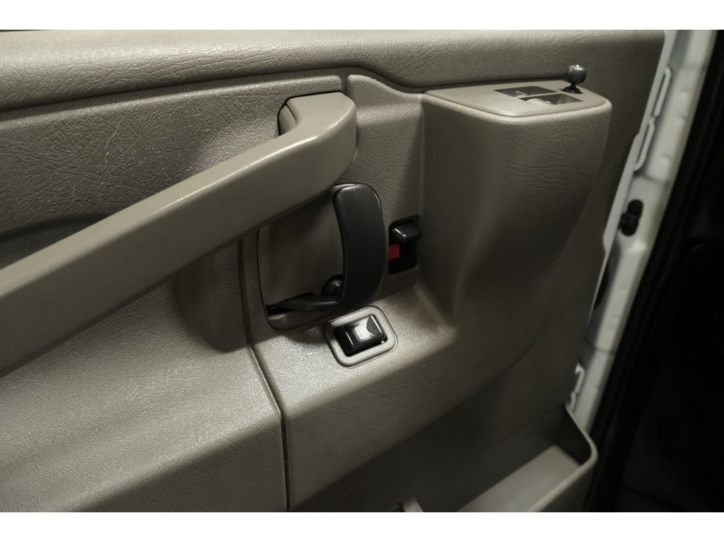 2023 Chevrolet Express 2500 Work Cargo Van photo 4