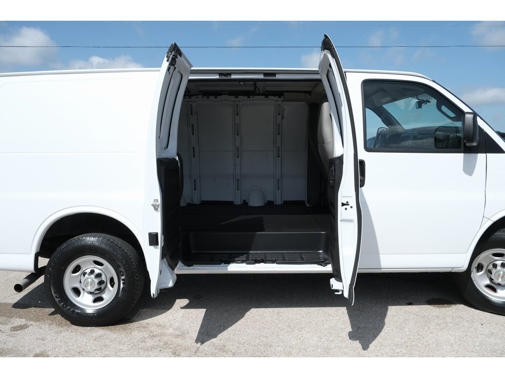 2023 Chevrolet Express 2500 Work Cargo Van photo 18
