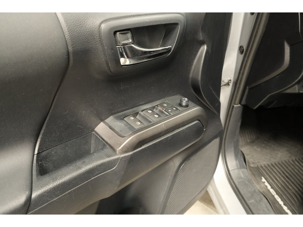 2019 Toyota Tacoma TRD Off-Road photo 6