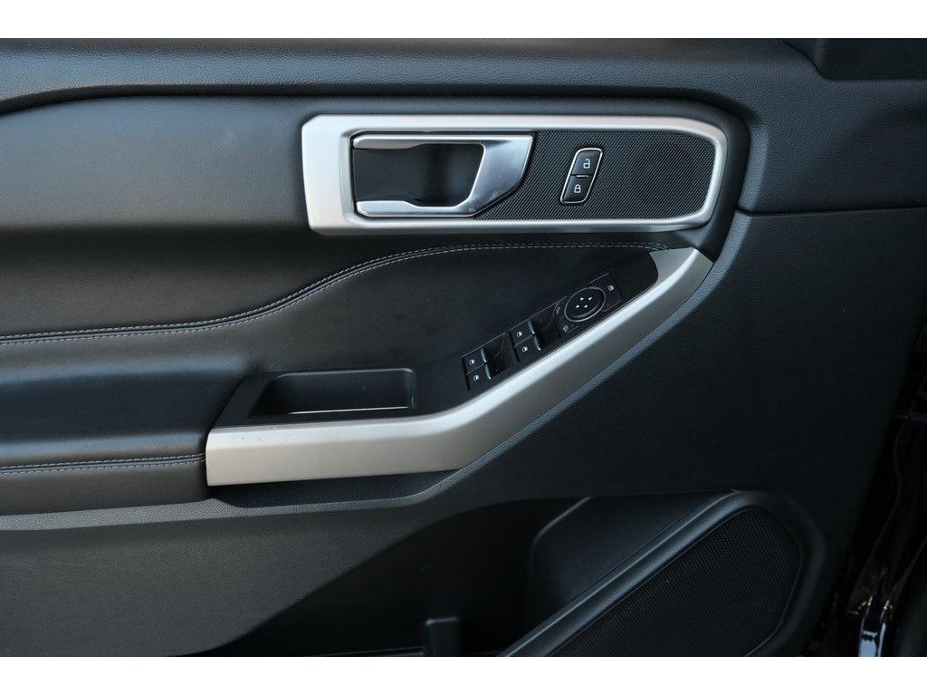 2023 Ford Explorer XLT photo 5