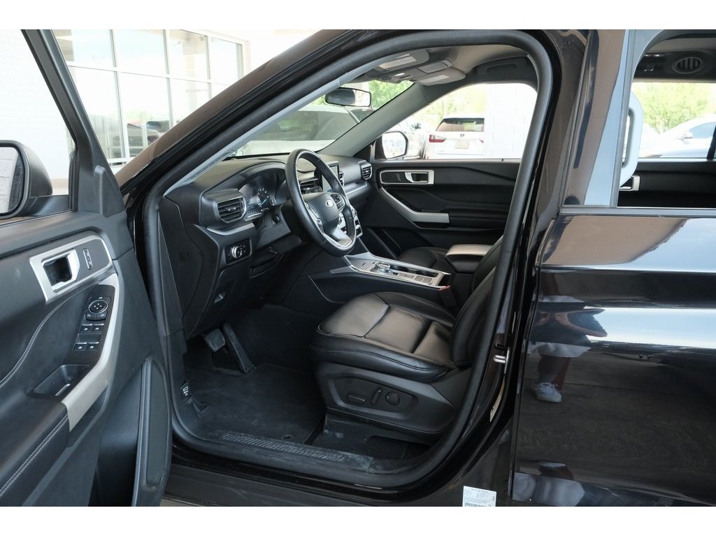 2023 Ford Explorer XLT photo 12