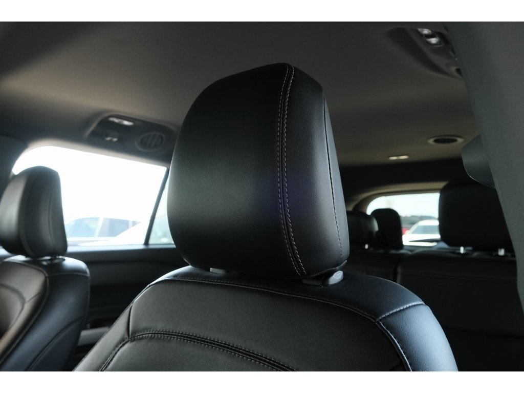2023 Ford Explorer XLT photo 14