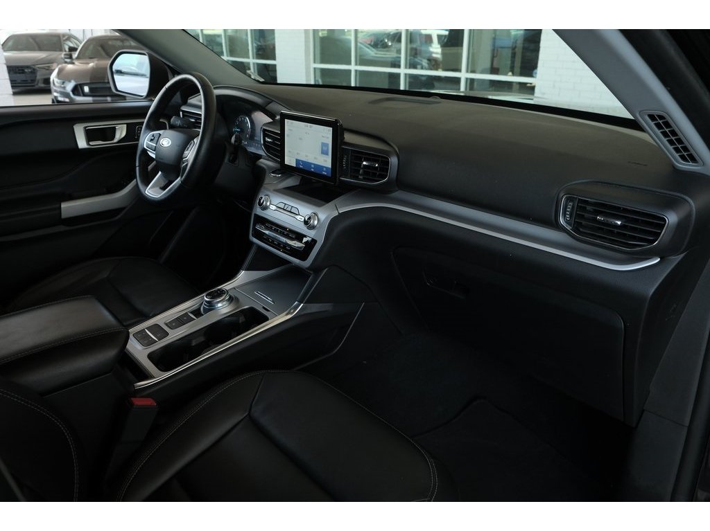 2023 Ford Explorer XLT photo 16