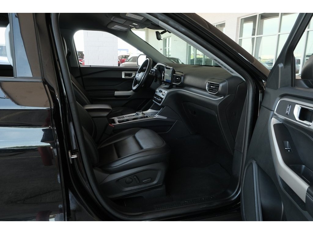 2023 Ford Explorer XLT photo 17