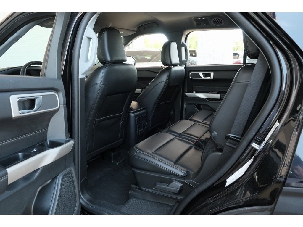 2023 Ford Explorer XLT photo 24