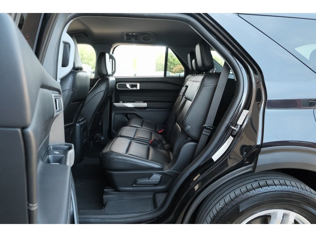2023 Ford Explorer XLT photo 25