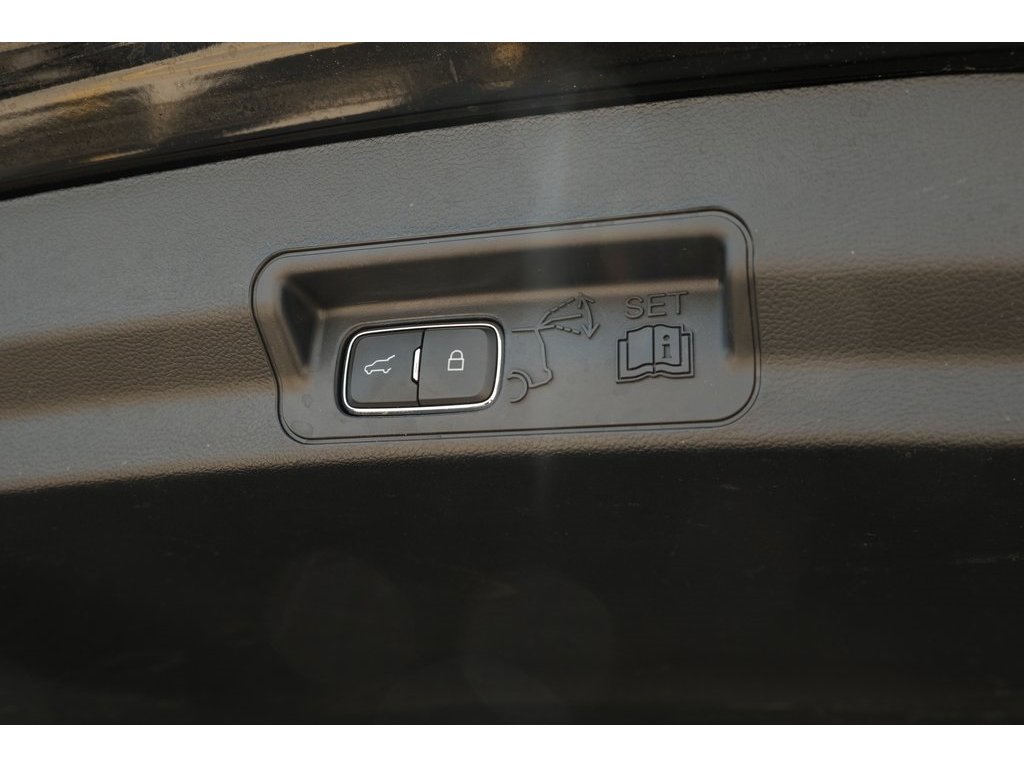 2023 Ford Explorer XLT photo 31
