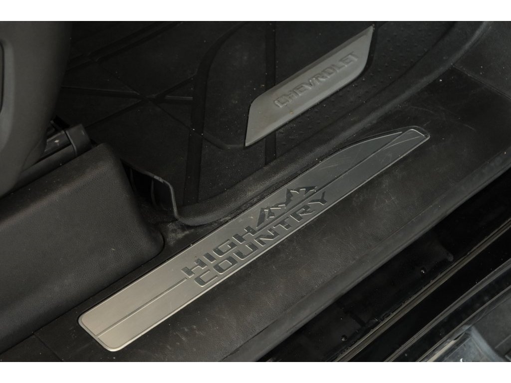 2020 Chevrolet Silverado 1500 High Country photo 18