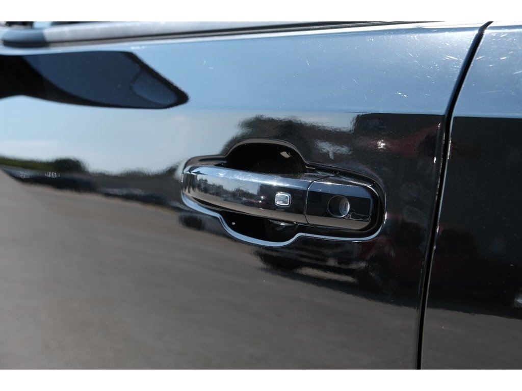 2021 Chevrolet Silverado 1500 RST photo 4