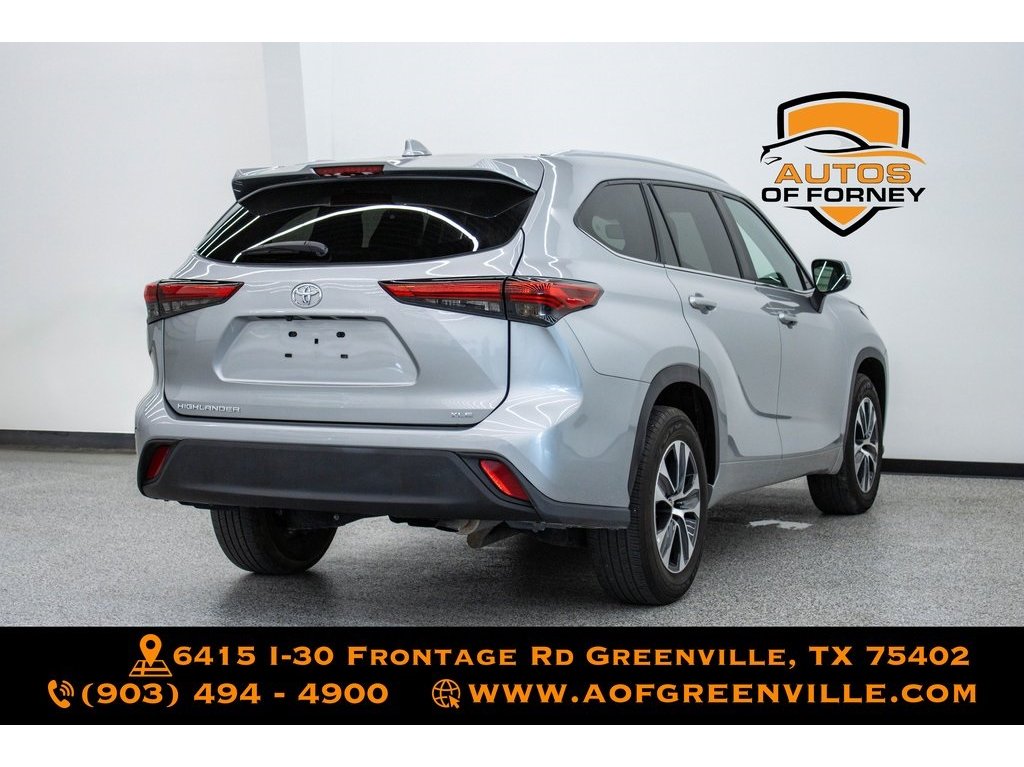 2024 Toyota Highlander LE photo 3