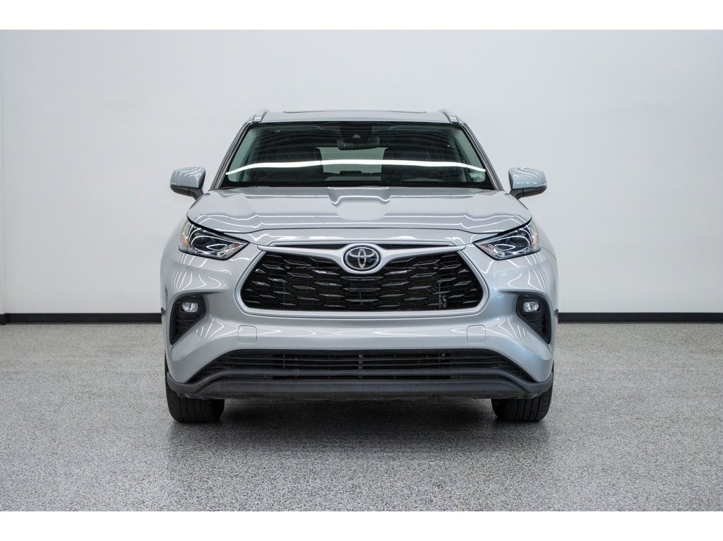2024 Toyota Highlander LE photo 4
