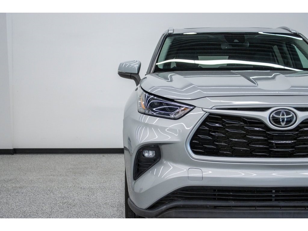 2024 Toyota Highlander LE photo 6