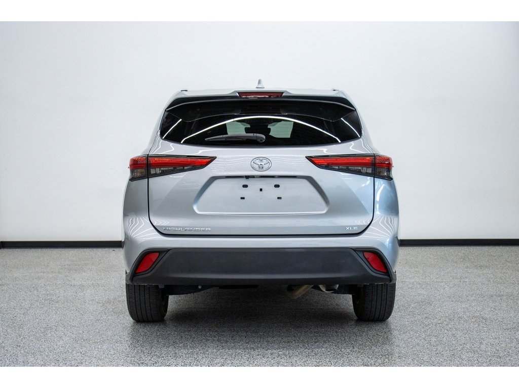2024 Toyota Highlander LE photo 8