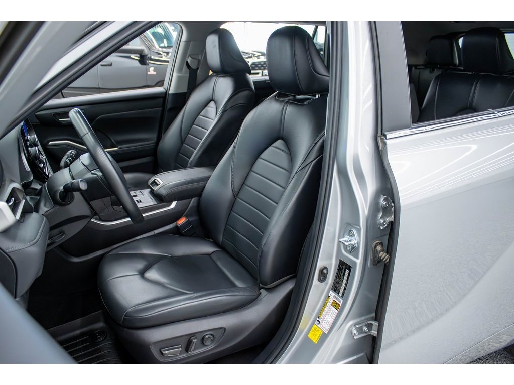 2024 Toyota Highlander LE photo 14