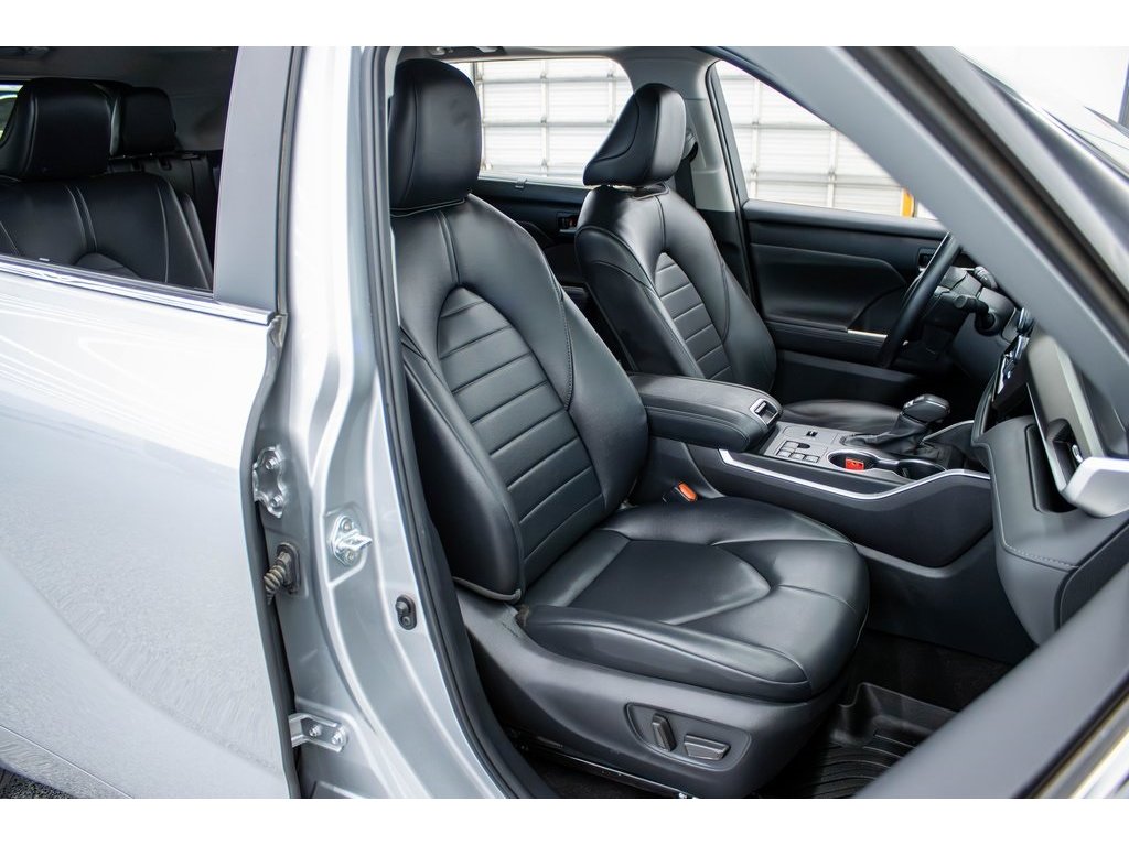 2024 Toyota Highlander LE photo 21