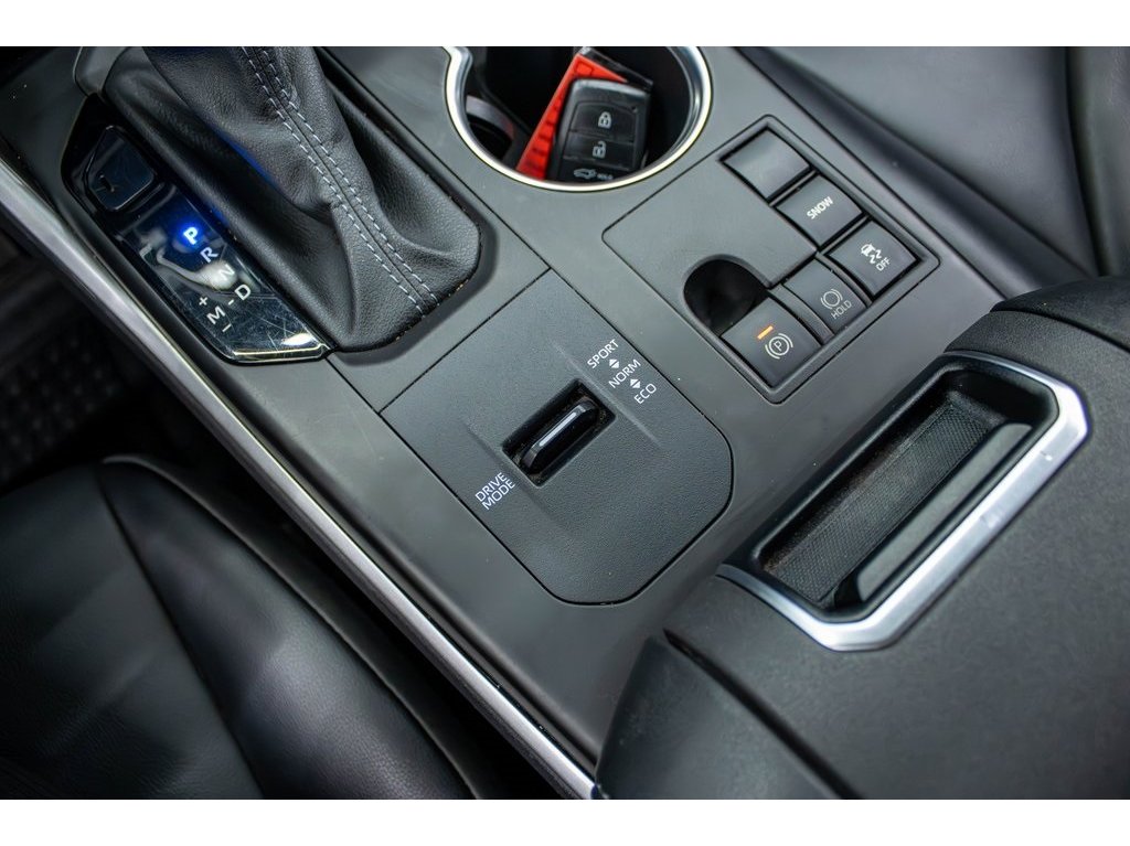 2024 Toyota Highlander LE photo 27