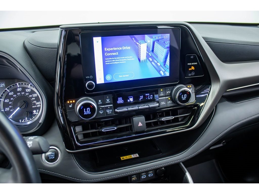 2024 Toyota Highlander LE photo 29