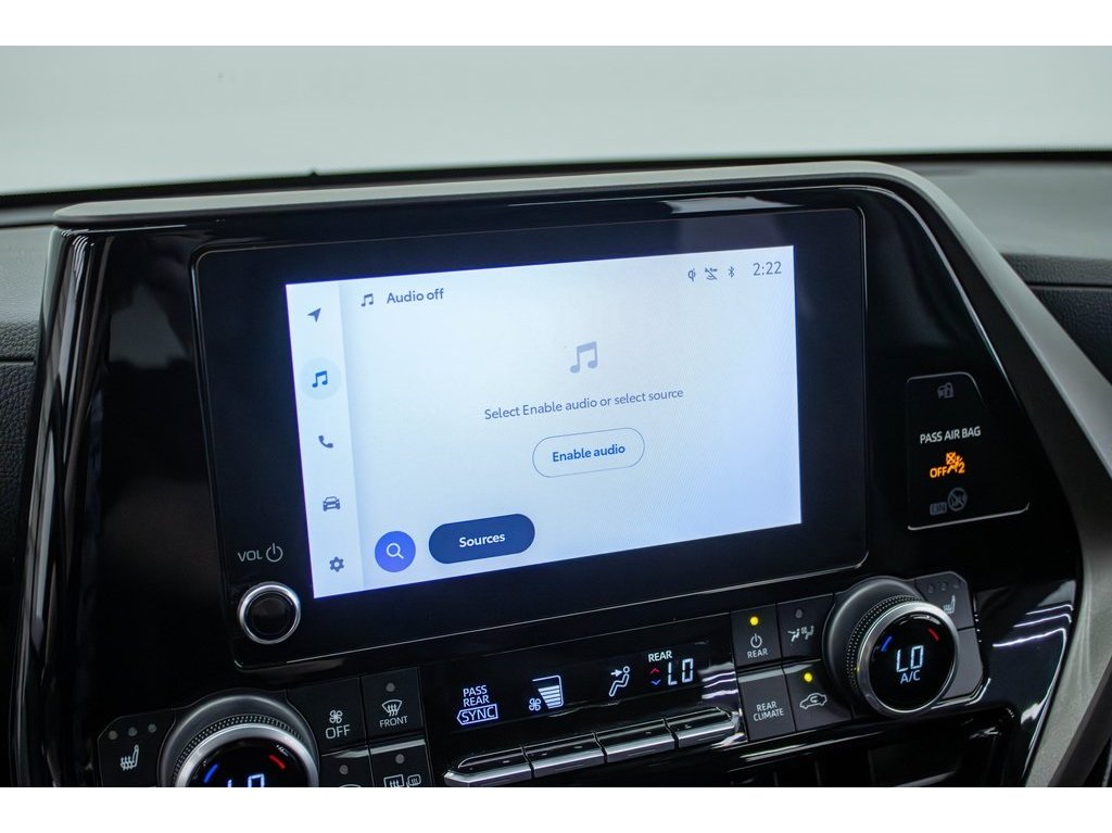 2024 Toyota Highlander LE photo 31