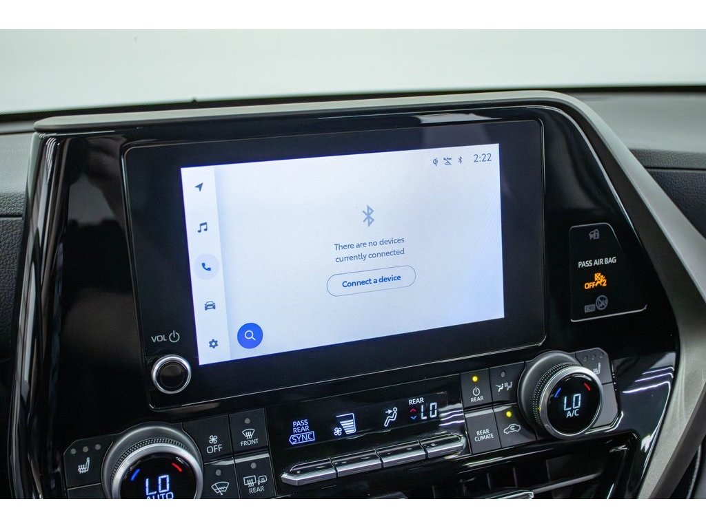 2024 Toyota Highlander LE photo 32