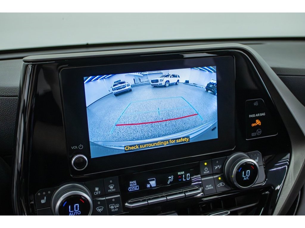 2024 Toyota Highlander LE photo 33