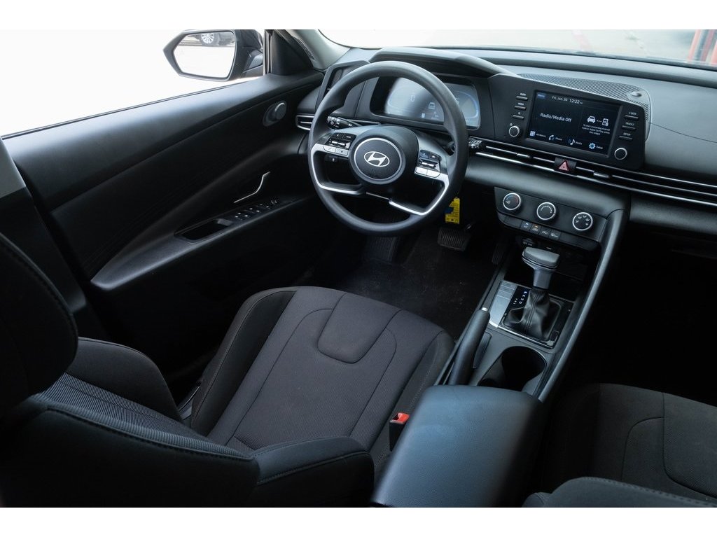 2024 Hyundai Elantra SE photo 6