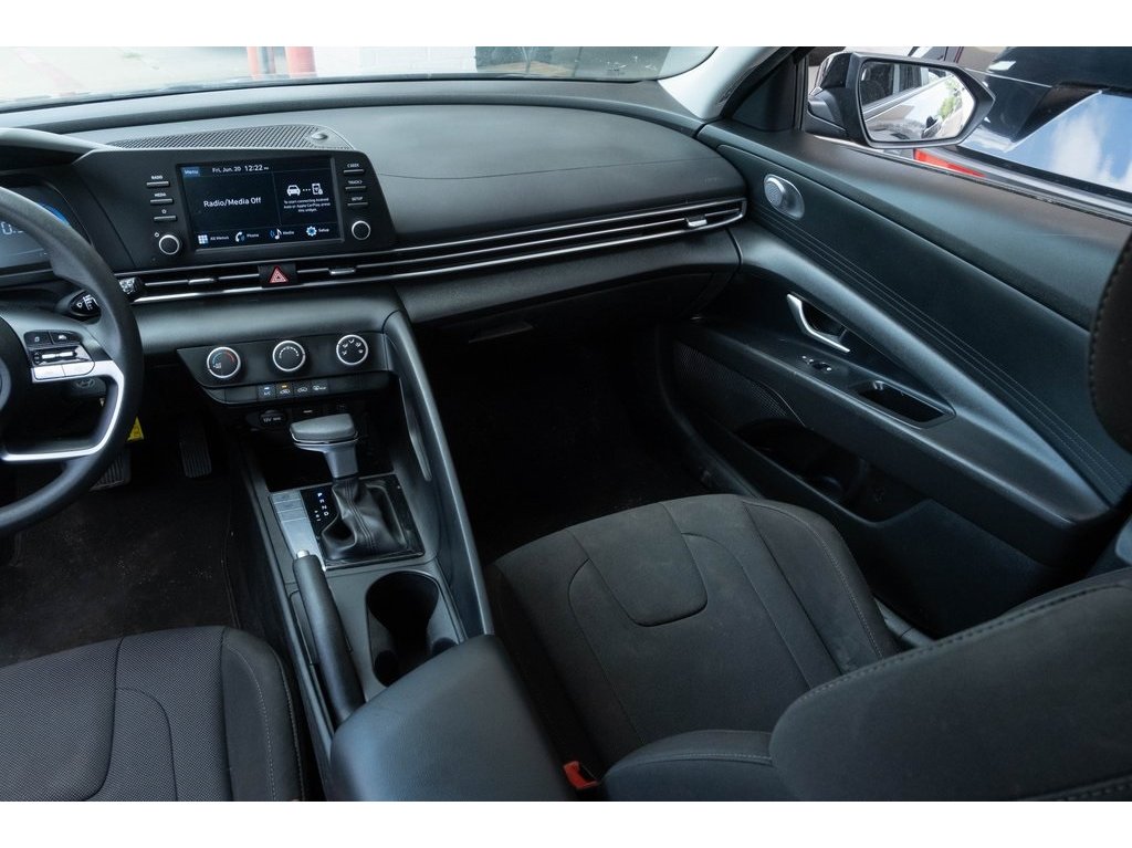 2024 Hyundai Elantra SE photo 7