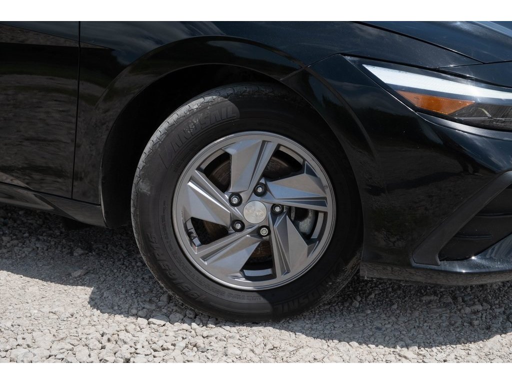 2024 Hyundai Elantra SE photo 14