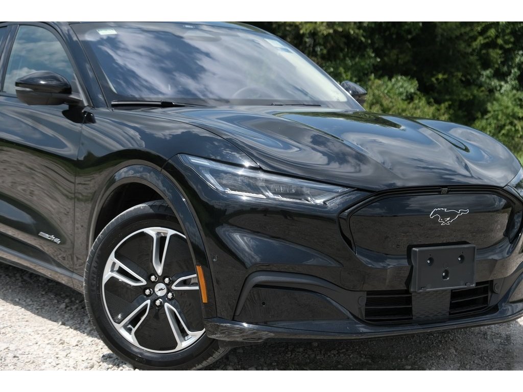 2023 Ford Mustang Mach-E Premium photo 18