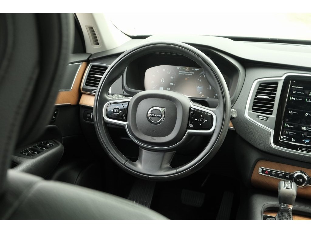 2022 Volvo XC90 T5 Momentum photo 5