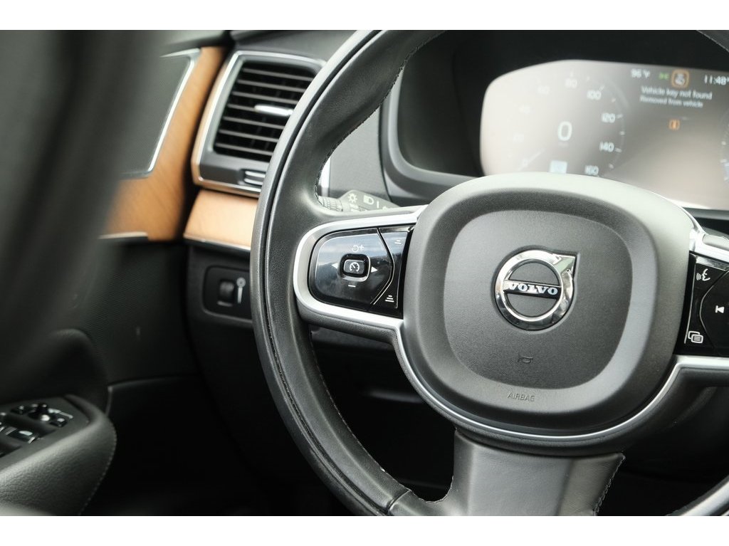 2022 Volvo XC90 T5 Momentum photo 6