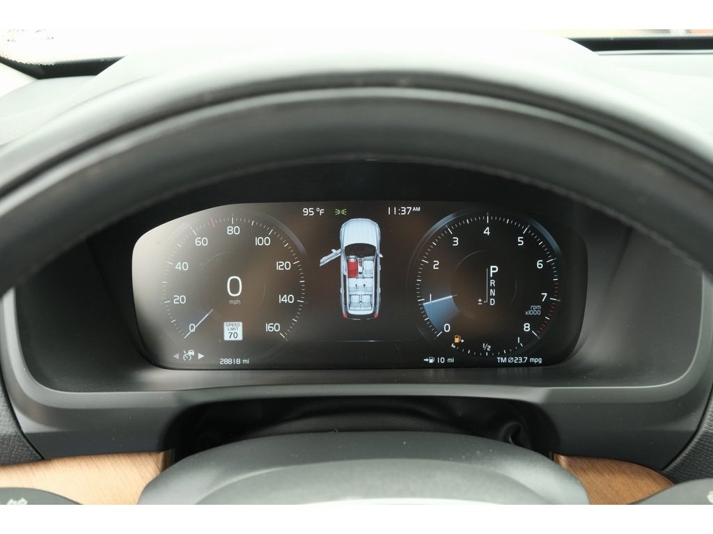 2022 Volvo XC90 T5 Momentum photo 8